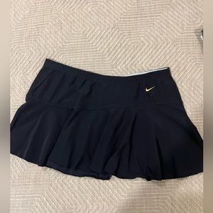Nike dri-fit tennis/pickleball skirt. Size L (12-14) 12” long.